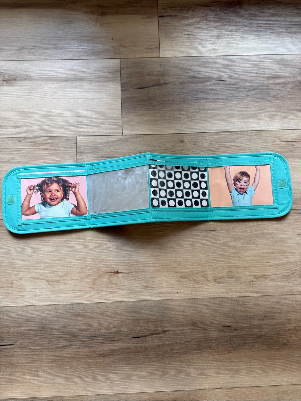 Lovevery Standing Card Holder w/Black and White Cards, from The Looker playkit